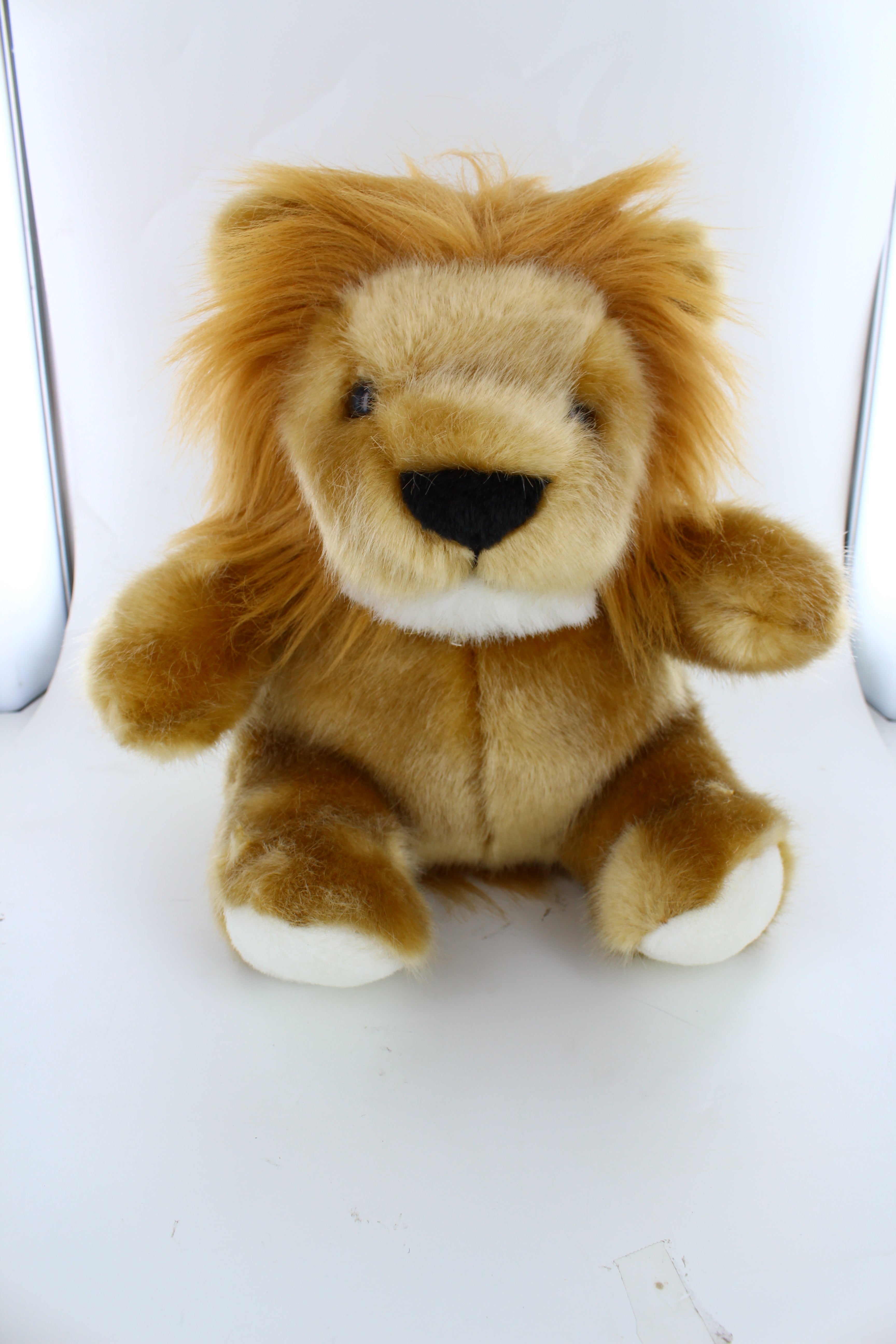 Cuddly Lion 11"